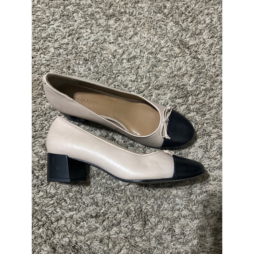 Bernardo Two Tone Heels Bow Toe Cap 8